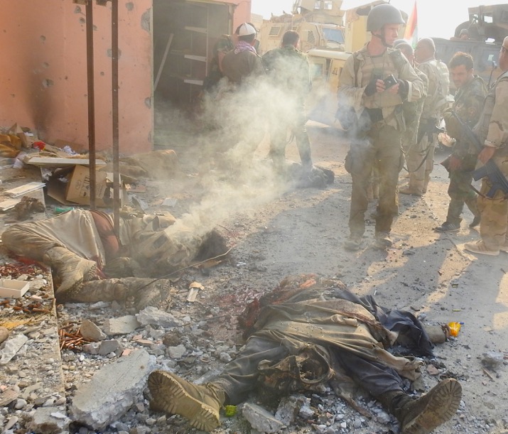 In the town of Omar Qamshi with dead ISIS fighters Photo: FBR
