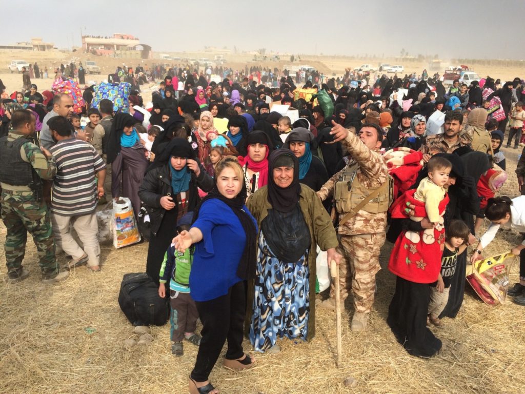 Peshmerga soldiers showing the way to the trucks going to the camps. Photo: FBR.