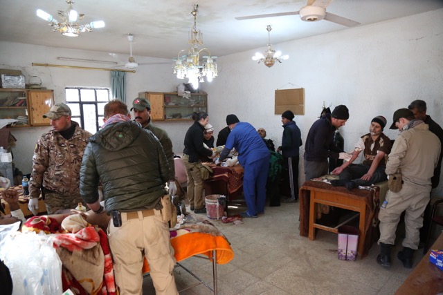 Our team working with Iraqi medics at improvised clinic