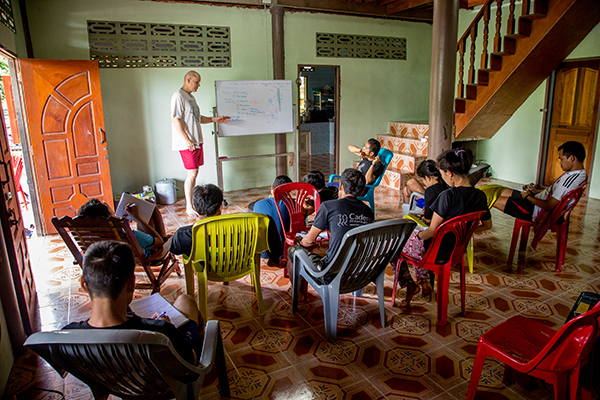 Dr. Scott teaching JSMK students.