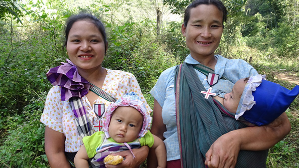 Naw Moo Day Wah, her baby and Naw Ler Per and one of her children with medals we gave them before these latest attacks.