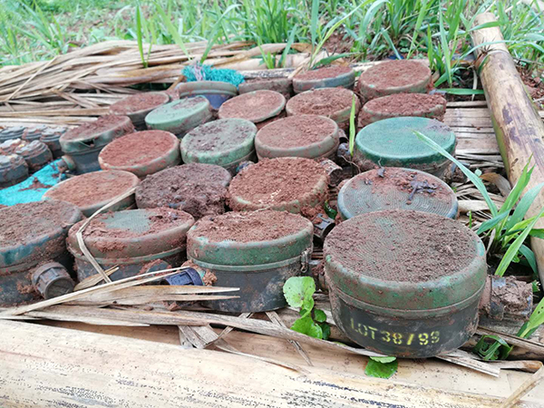 Burma Army M14 and M18/MM2 mines after clearing by the KIA.