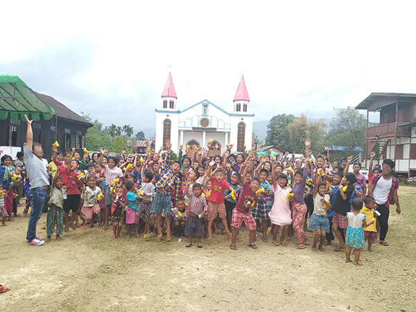 Rangers with Kachin children in Kasung Village.