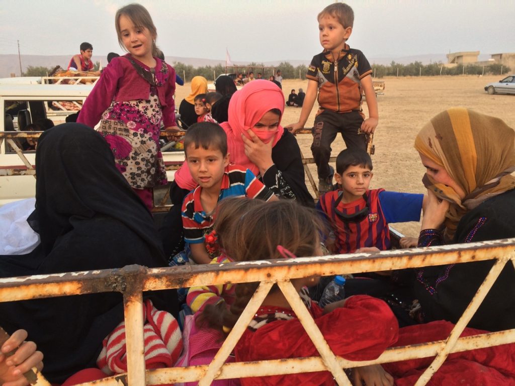 Families on the way to the IDP camp 