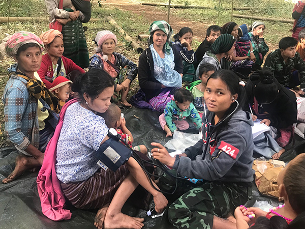 FBR medics treat IDPs in Karen State.