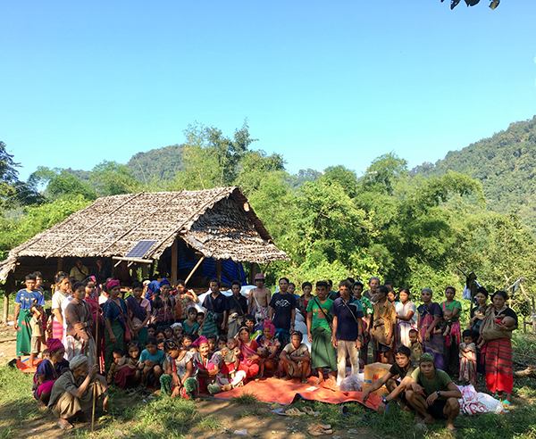 Some of the Karen IDPs the team met with on mission.