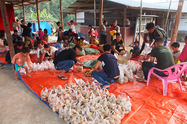 Preparing for a food distribution in the IDP camp.