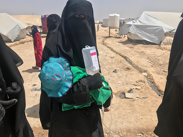 A mother and child in Al-Hawl.