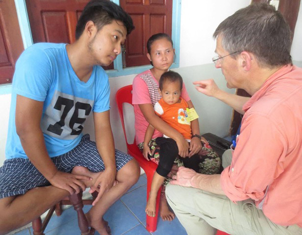 Eh Klo Moo translating for Dr. Bob Arnold during a medical program at the Cross-Border Clinic.