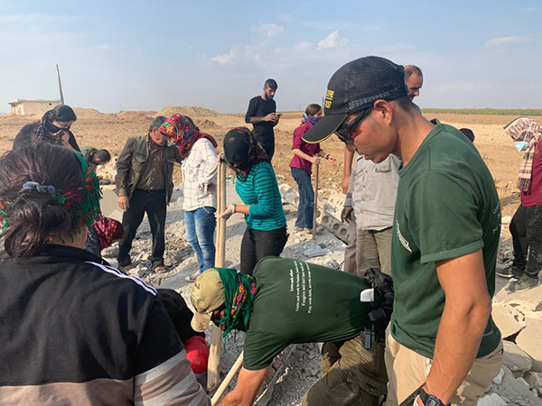 Digging out bodies from an Oct. 15 Turkish airstrike in Musherfa, south of Seri Kani