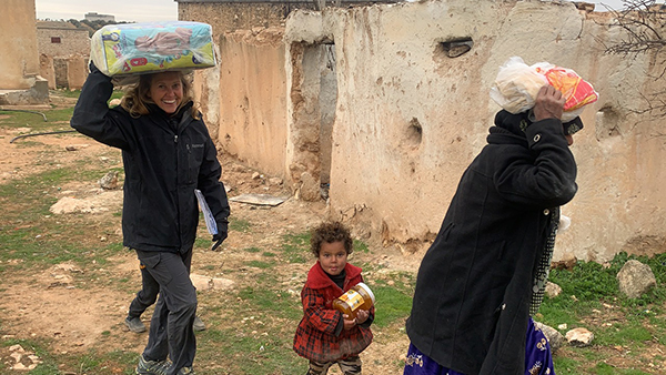 Karen with families who fled Idlib receiving food