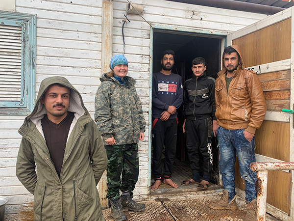 Syriac militia members at outpost near the border 