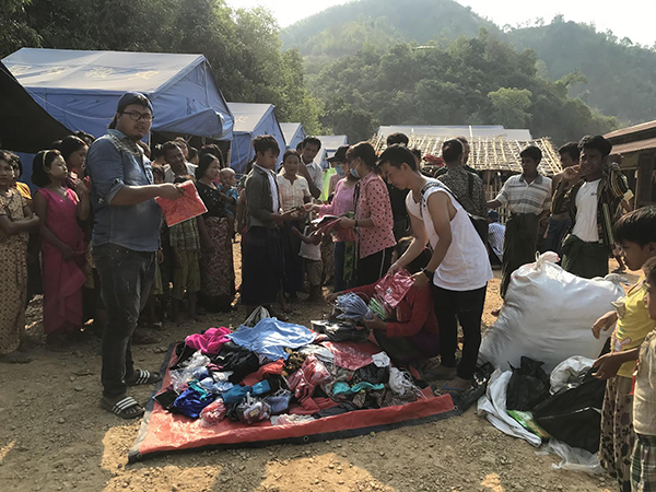 Rangers distribute supplies in an IDP camp.