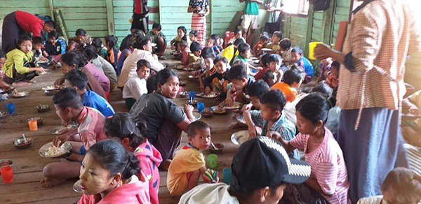 IDPs eating together in Sami IDP Camp.