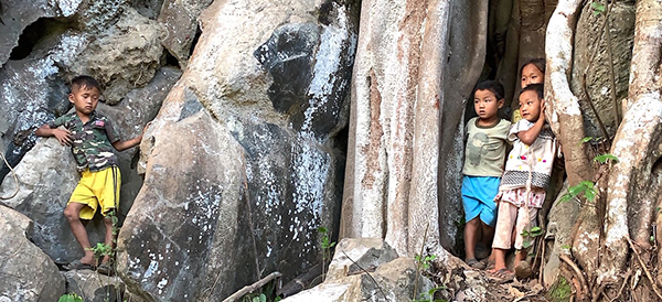 Children hiding from Burma Army shellings in caves near Ler Mu Plaw.