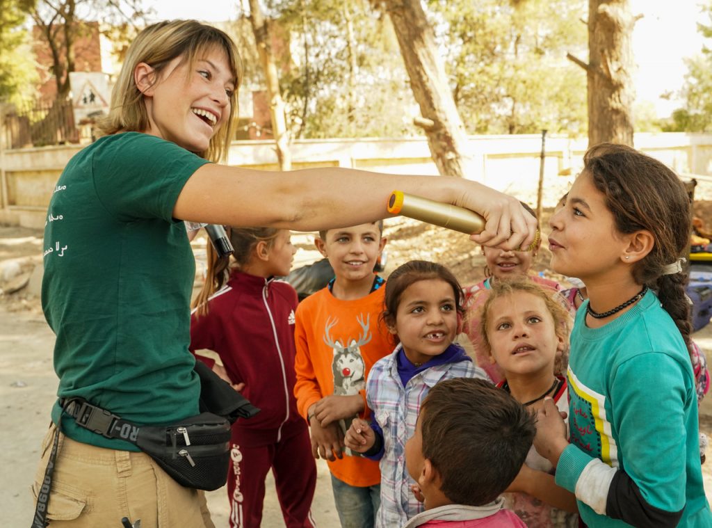 Cary and IDP kids sing in Tel Tamir