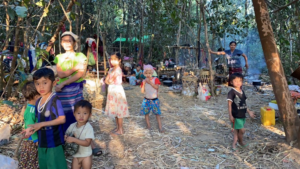 Families who fled their homes and are now in hiding from the Burma Army 2