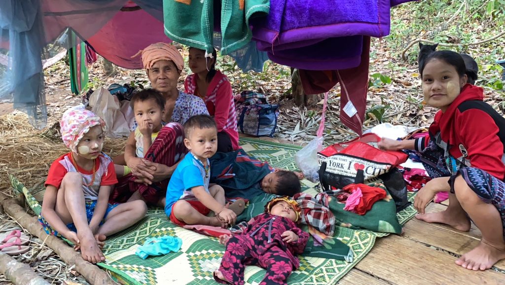 Families who fled their homes and are now in hiding from the Burma Army 5