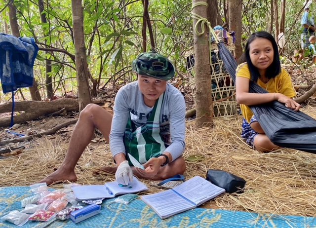 FBR medic treats IDPs in the jungle